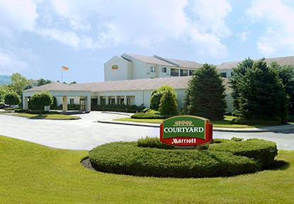 Courtyard By Marriott Fishkill Hotel Exterior photo