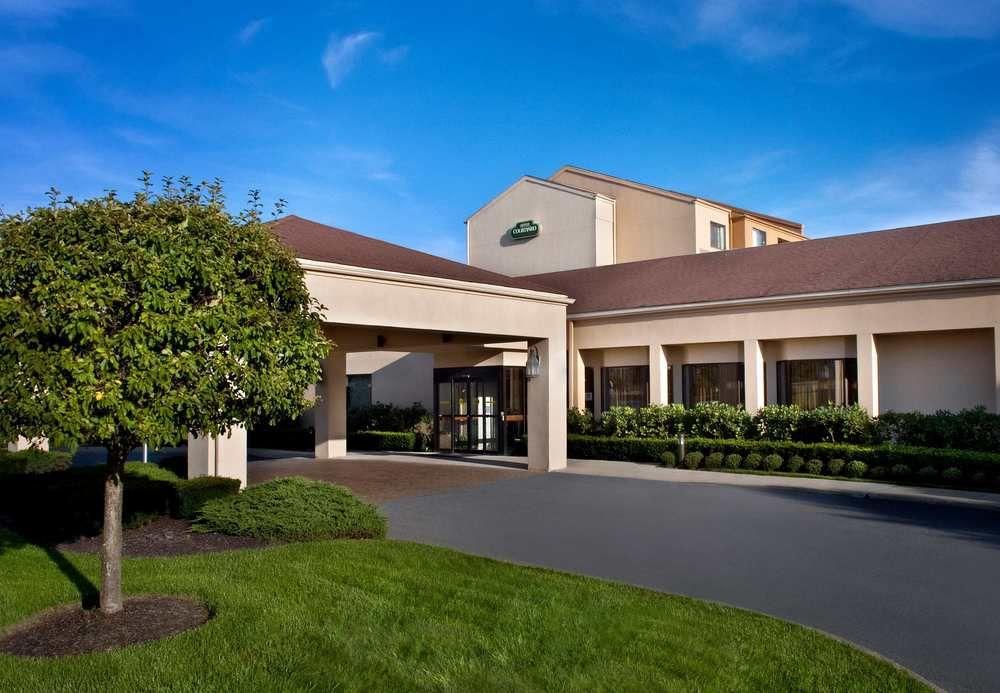 Courtyard By Marriott Fishkill Hotel Exterior photo